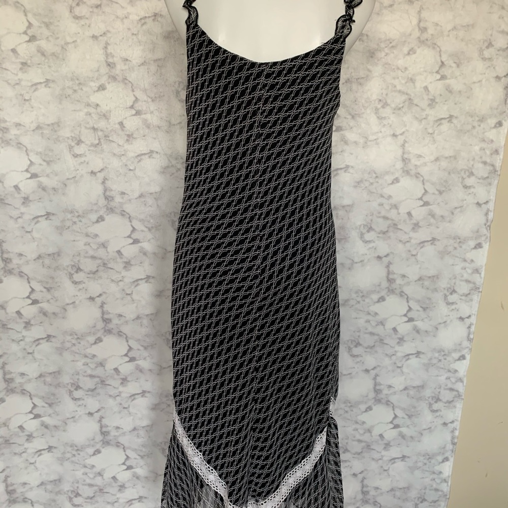 IVY Black White No Sleeve Ruffle Midi Dress - Picture 5 of 6